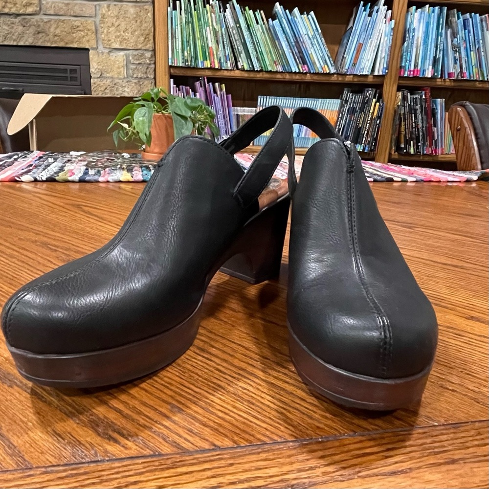 B.O.C clogs